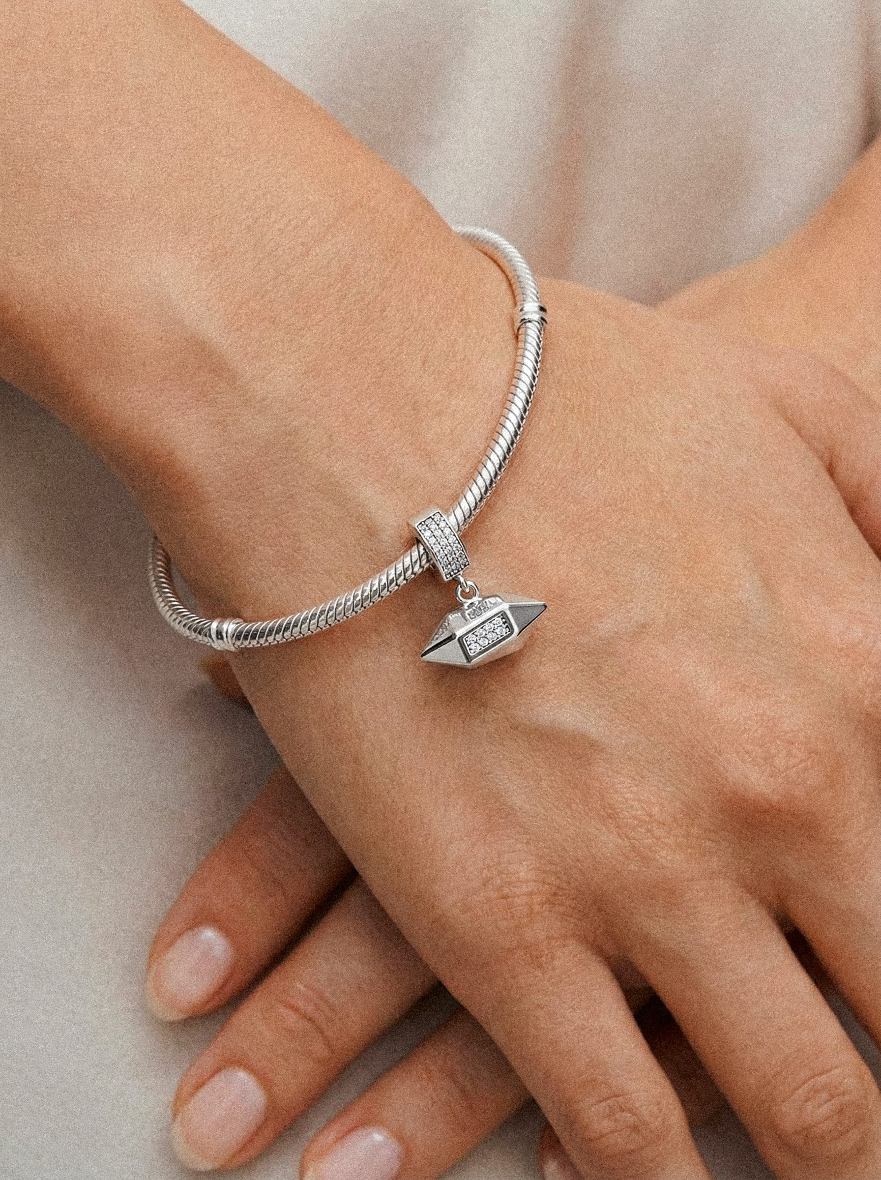 Zaman Kapsülü Charm Eight Stars White (925 Ayar Gümüş) - Text To Next